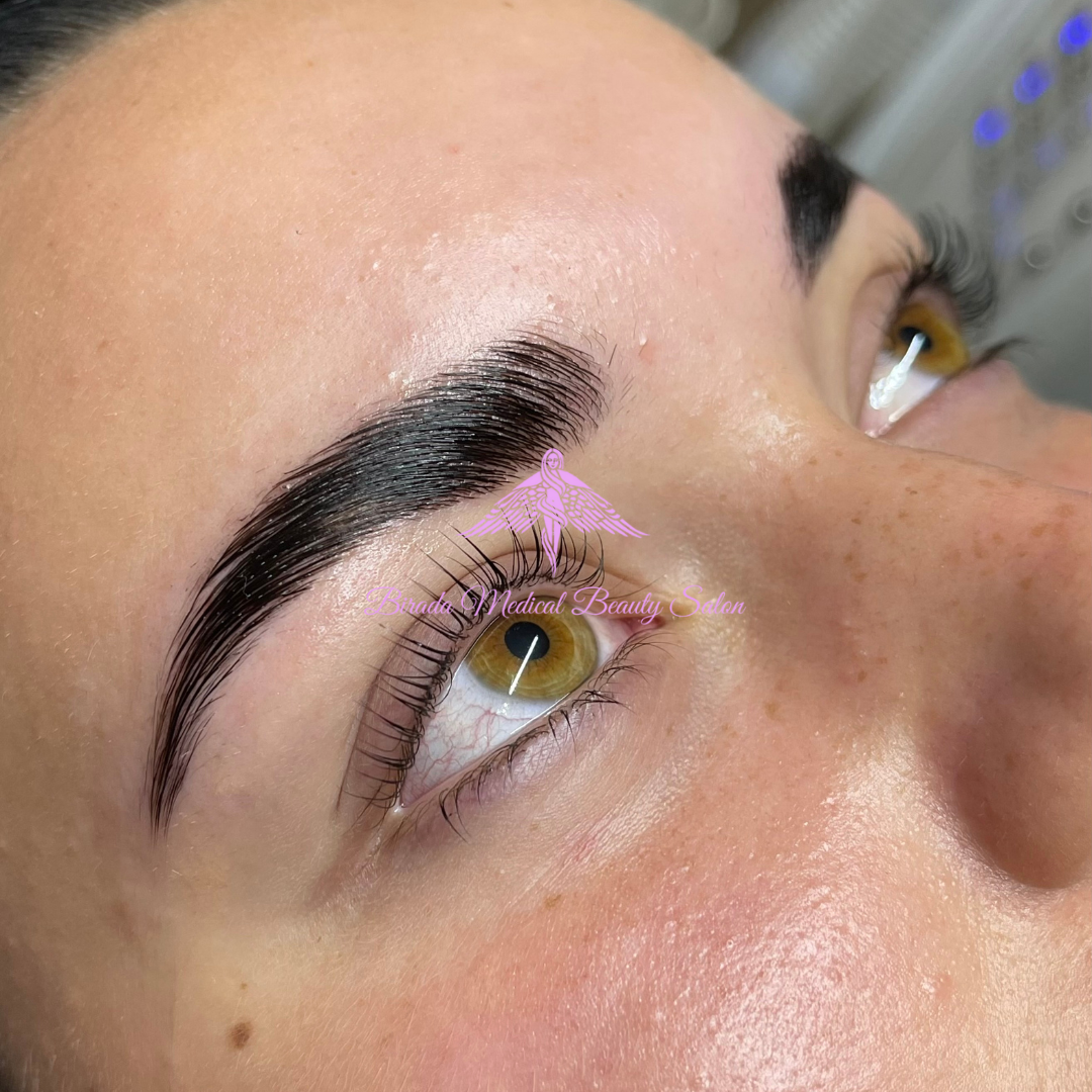 Laminácia obočia a lash lifting